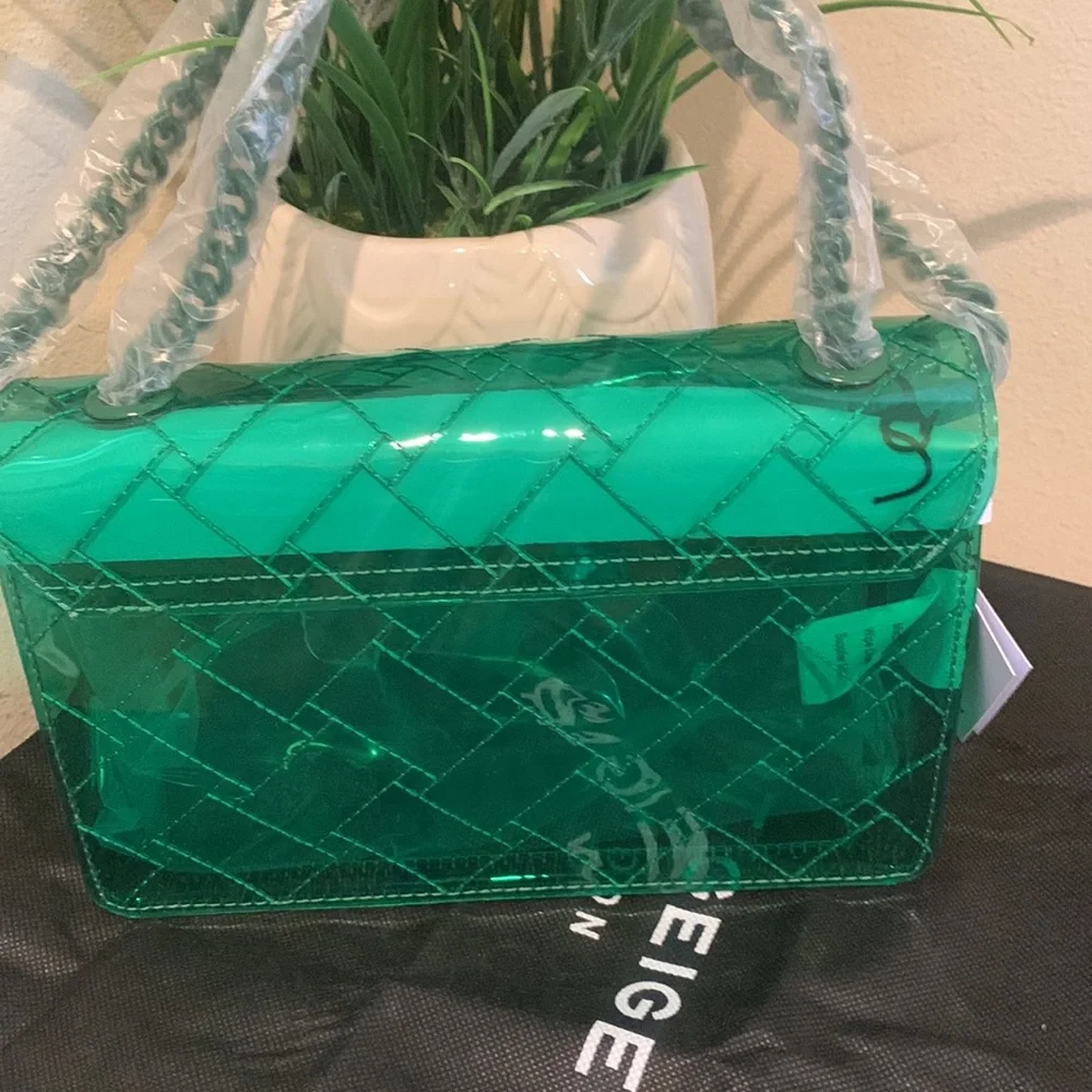 - Kurt Geiger London Medium Kensington Vinyl Crossbody Bag_4